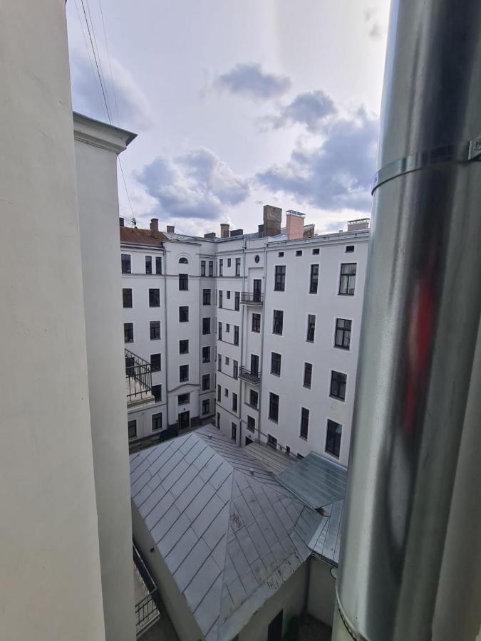 Art Deco One-bedroom In Library House With Free 5g Wifi Huoneisto