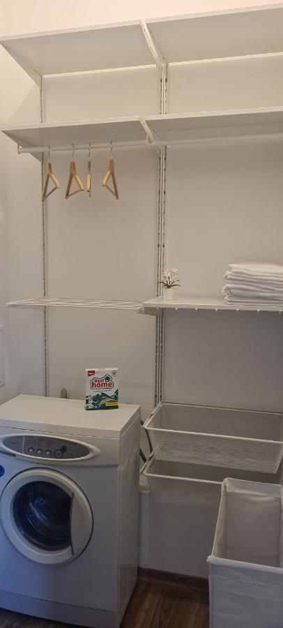 Art Deco One-bedroom In Library House With Free 5g Wifi Huoneisto Riika