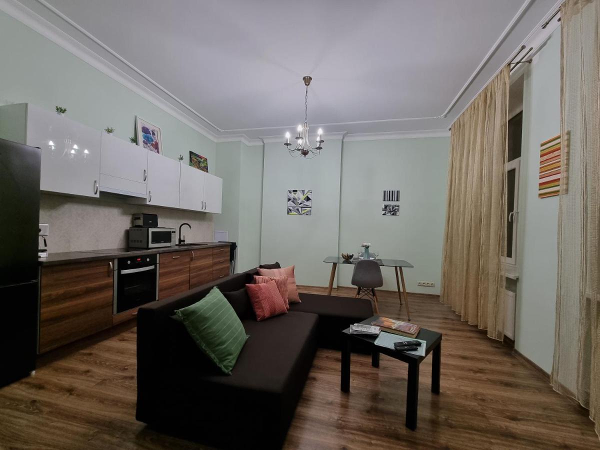 Art Deco One-bedroom In Library House With Free 5g Wifi Huoneisto *