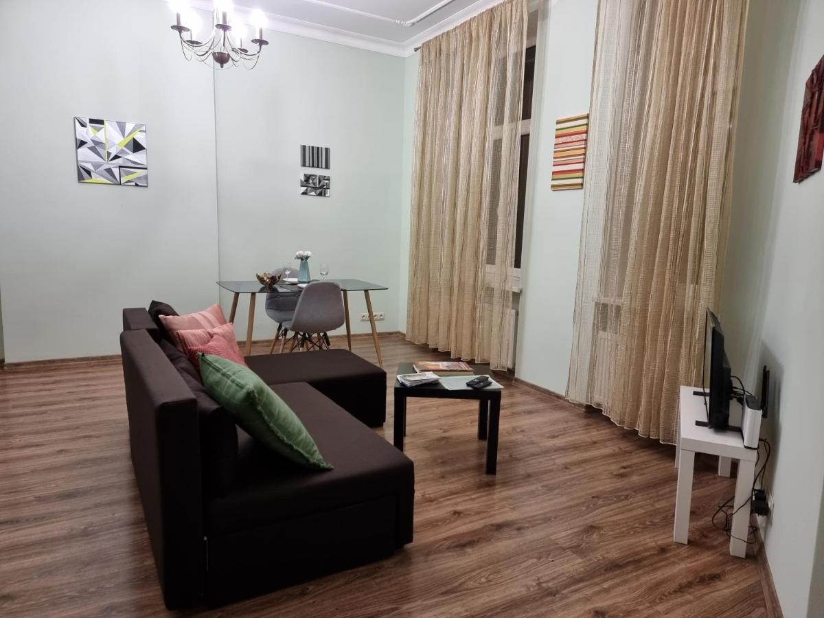 Art Deco One-bedroom In Library House With Free 5g Wifi Riika