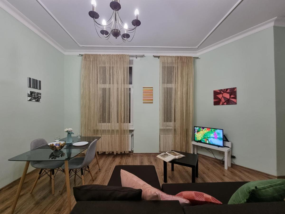 Art Deco One-bedroom In Library House With Free 5g Wifi Huoneisto Riika