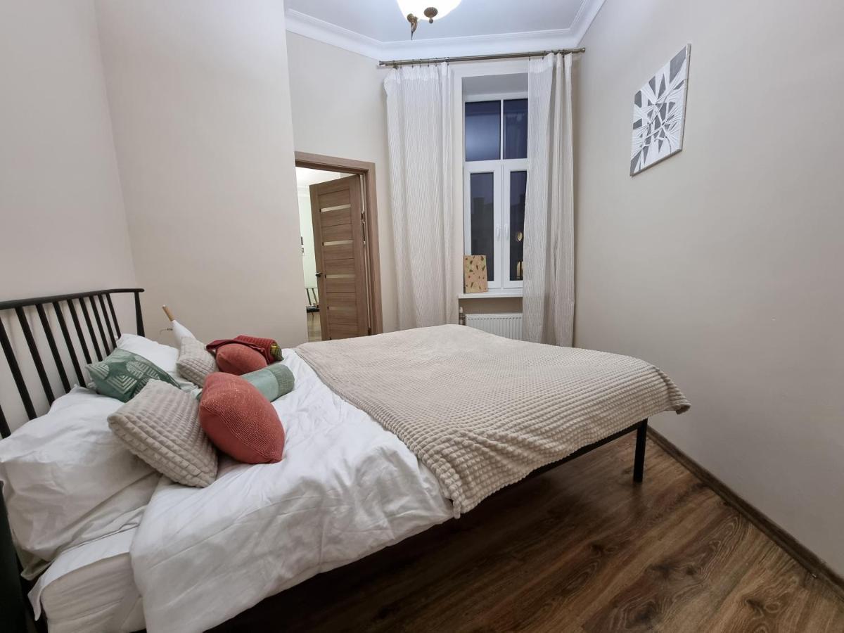 Art Deco One-bedroom In Library House With Free 5g Wifi Riika