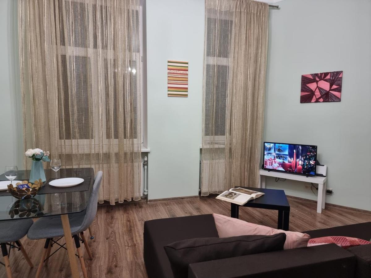 Huoneisto Art Deco One-bedroom In Library House With Free 5g Wifi