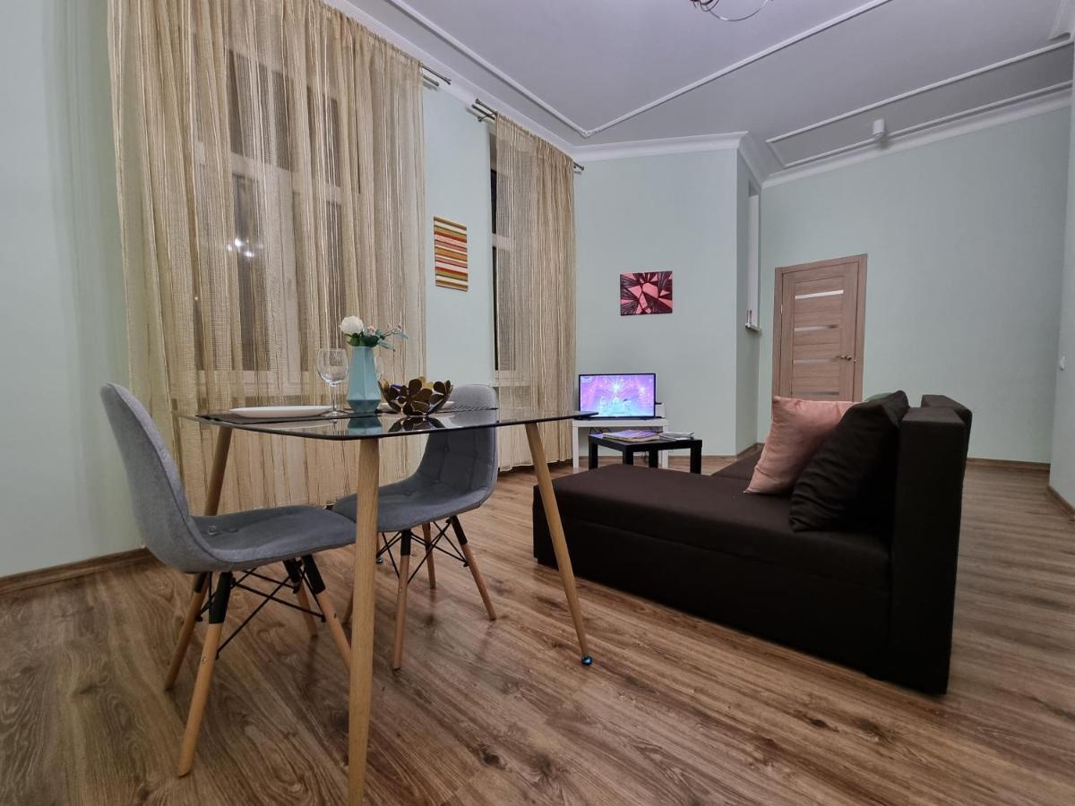Art Deco One-bedroom In Library House With Free 5g Wifi Huoneisto Riika
