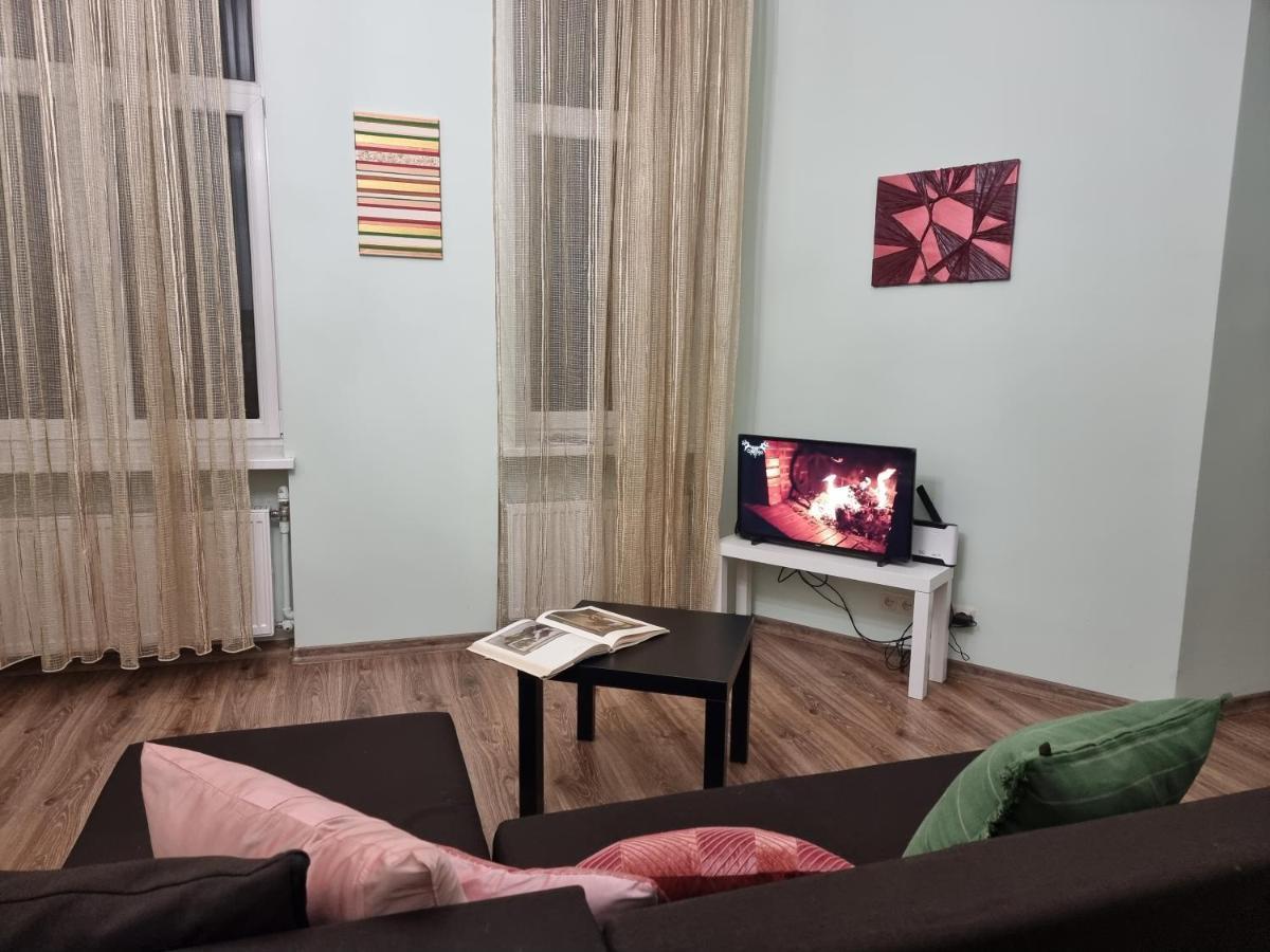 Art Deco One-bedroom In Library House With Free 5g Wifi Huoneisto *
