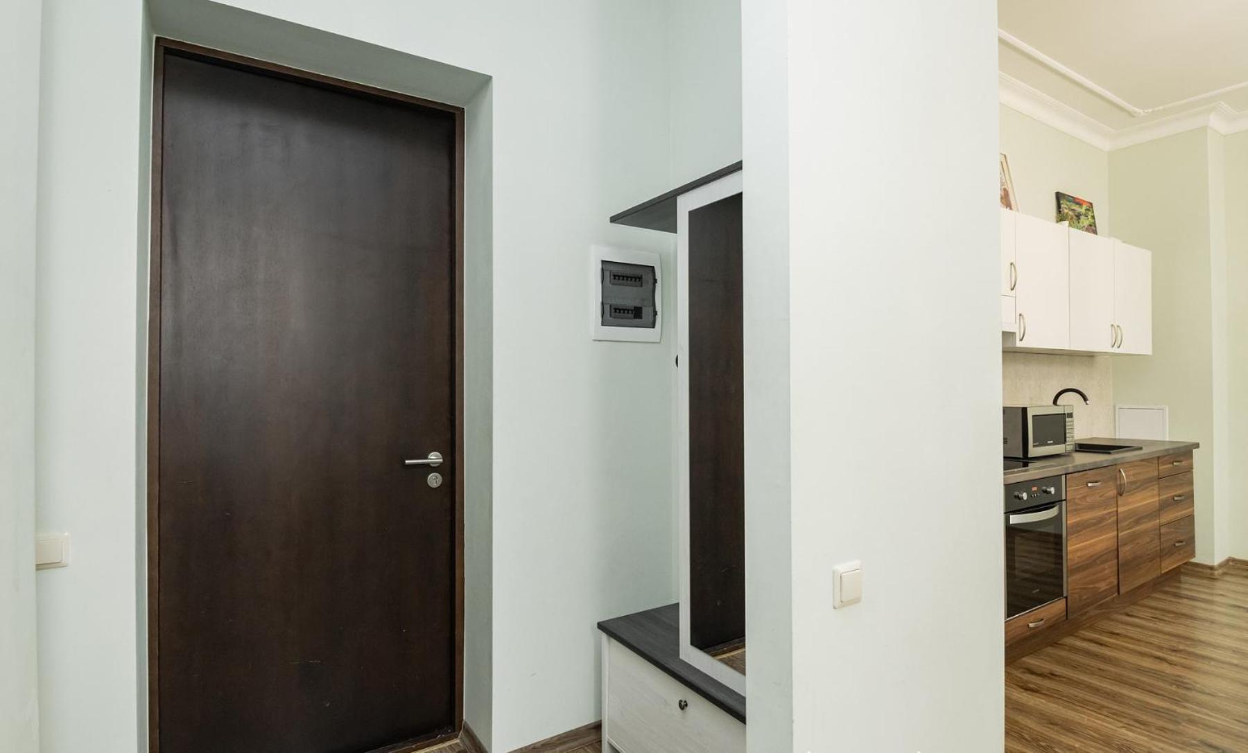 Art Deco One-bedroom In Library House With Free 5g Wifi Huoneisto *
